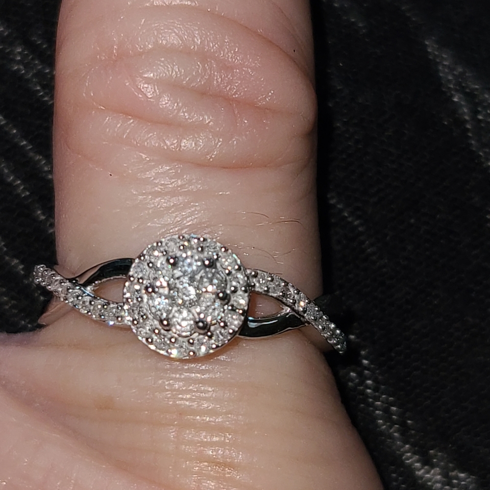 💍REAL 1/4CT Diamond Halo Ring